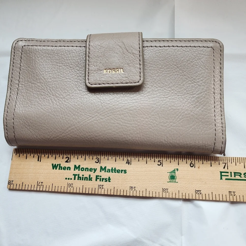 Fossil Multifunction Graystone Taupe Leather Wallet Zip Pocket Multicard Slim